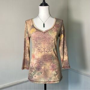 Energe Faded Embellished Rhinestones Floral Script Writing 3/4 Sleeve V Neck Top